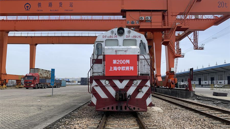 Güterzugverkehr zwischen China und Europa verzeichnete starkes Wachstum                    Der Güterzugverkehr zwischen China und Europa verzeichnete von Januar bis April dieses Jahres ein solides Wachstum, wobei die Transportkapazit?t, Effizienz und Servicequalit?t kontinuierlich verbessert wurden.